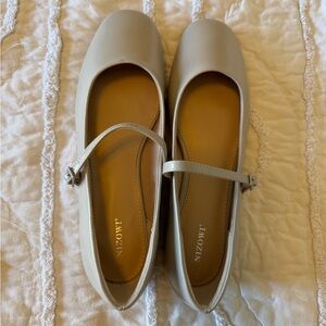 Nizomi Beige Mary Jane Flats